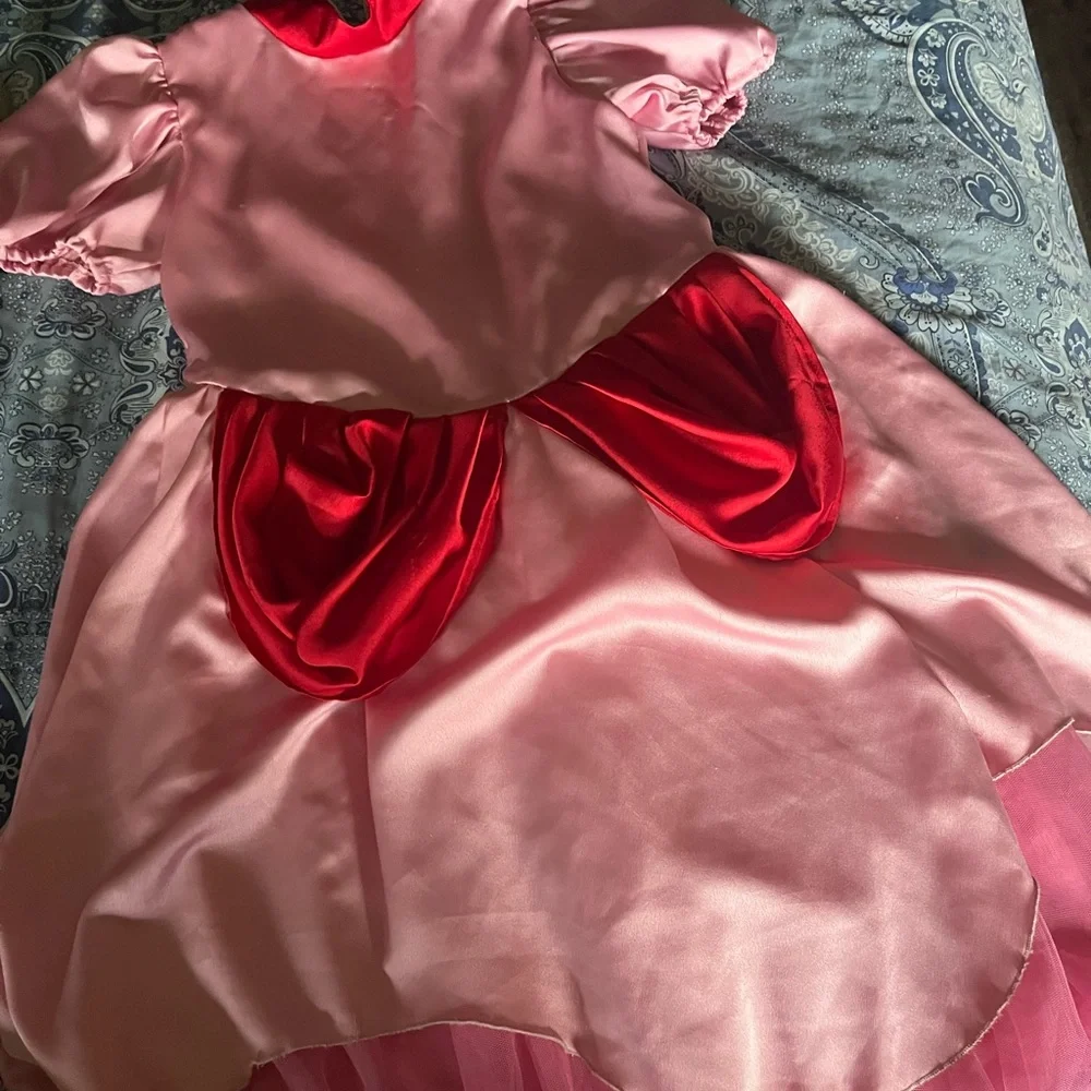 Girls dress up